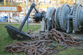 Anker im Hafen von Carolinensiel